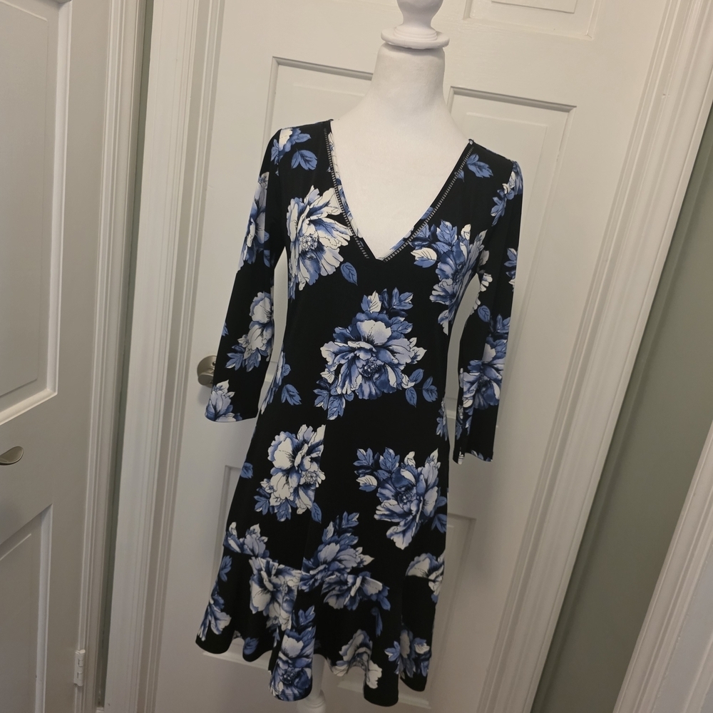 NWT WHBM Blue Floral Print Knit  Dress Ruffle Flounce Hem Size Small